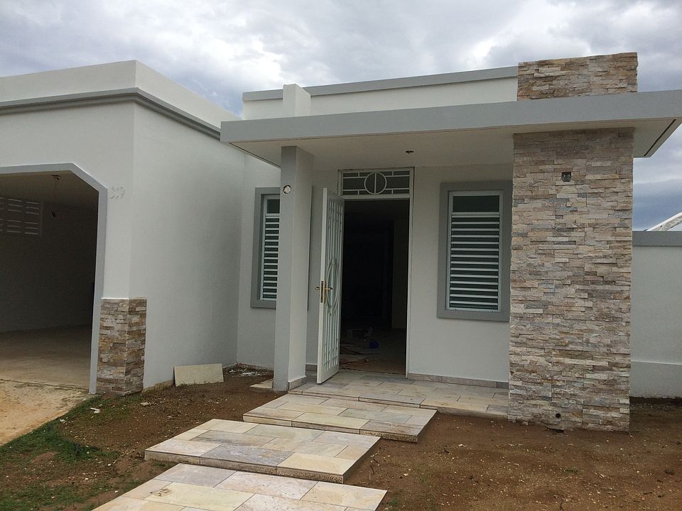 2nd image of 319 Calle Karen #319