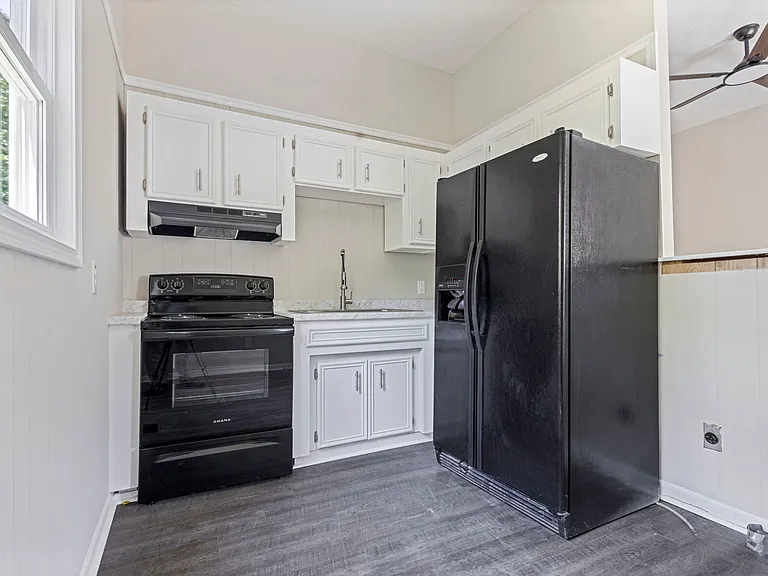 461 Sellers Ave — Photo 7
