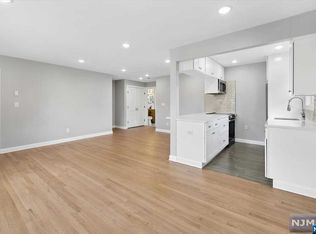 252 E Fort Lee Rd, Bogota, NJ 07603