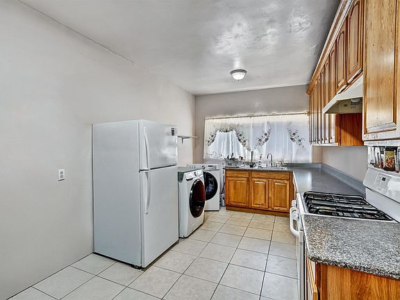 3rd image of 1390 Highland Blvd