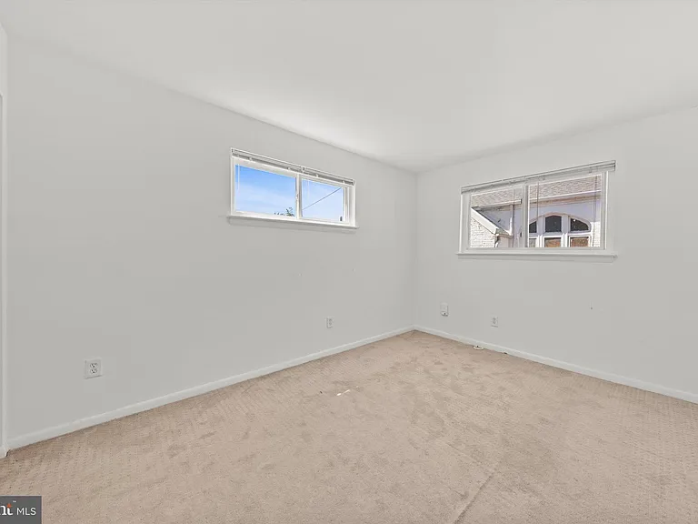630 11th St NE #302 — Photo 15