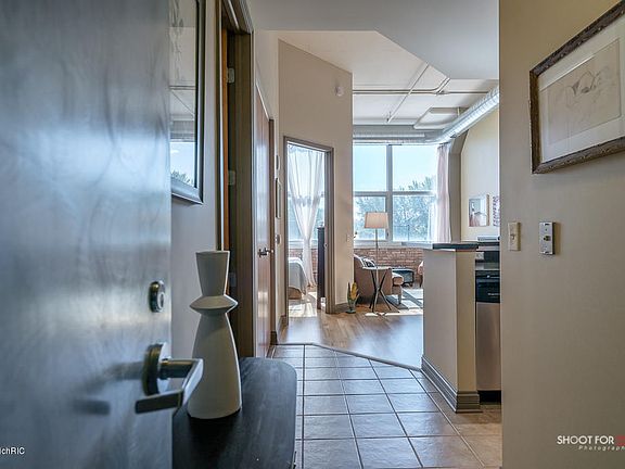 3rd image of 930 Washington Ave Unit 4B