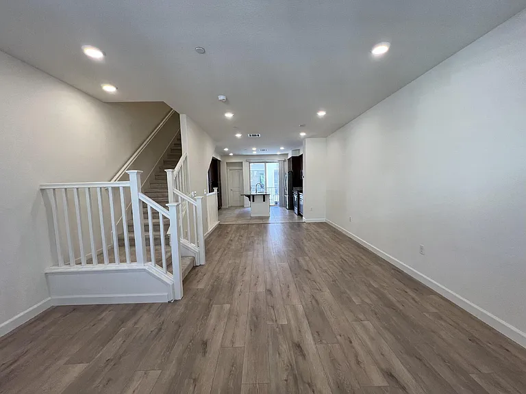 2762 Ferrara Cir — Photo 9