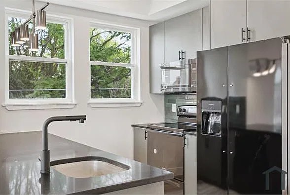 3 bed, 1250 sqft, $1,800 — Photo 1