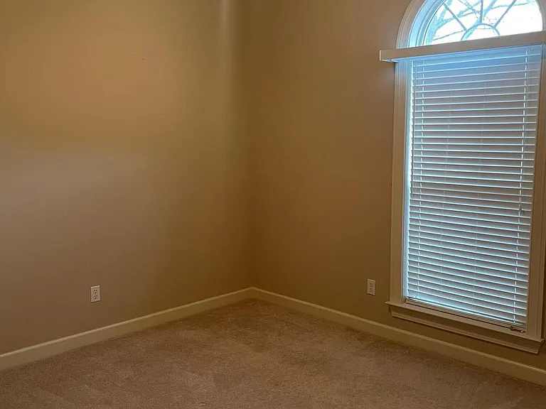 2895 Liverpool Ln — Photo 2