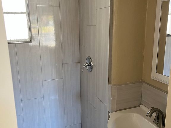 3rd image of 501 Vassar Dr SE #1