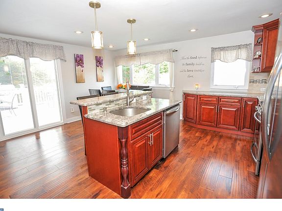 3rd image of 3730 Bandon Dr