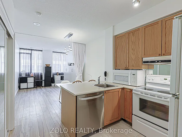 555 Yonge St #804 — Photo 7