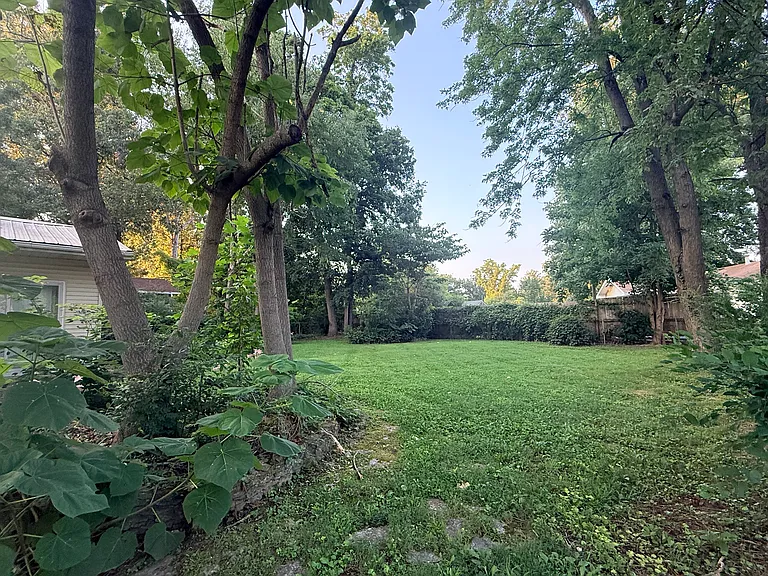 484 S Deepwood Dr — Photo 2