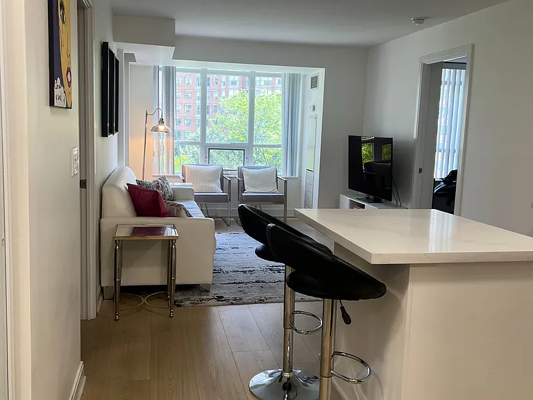 330 Burnhamthorpe Rd W #408 — Photo 7