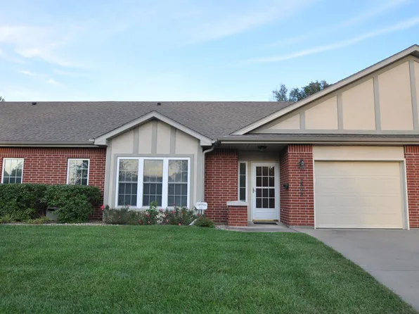 5802 SW Sterling Ln, Topeka, KS 66604
