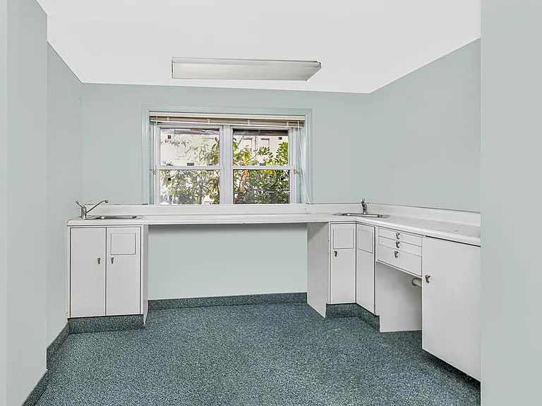 3060 Roberts Ave — Photo 18