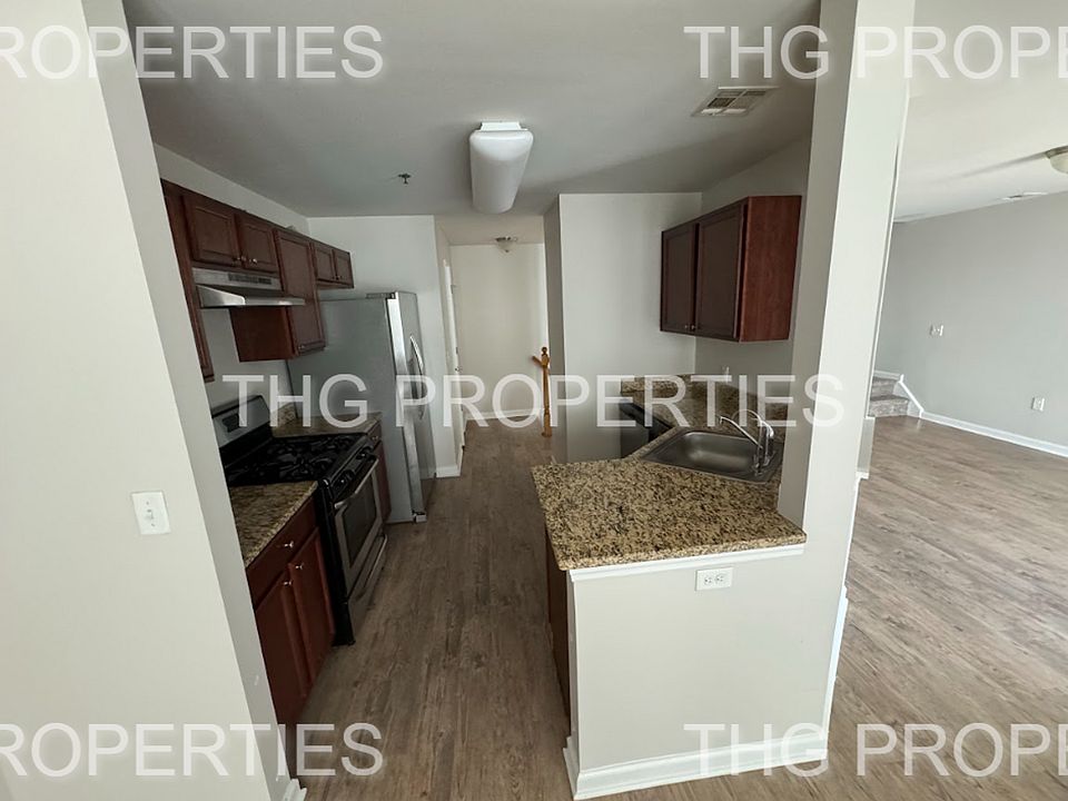 1st image of 916-926 South Ave #926-18