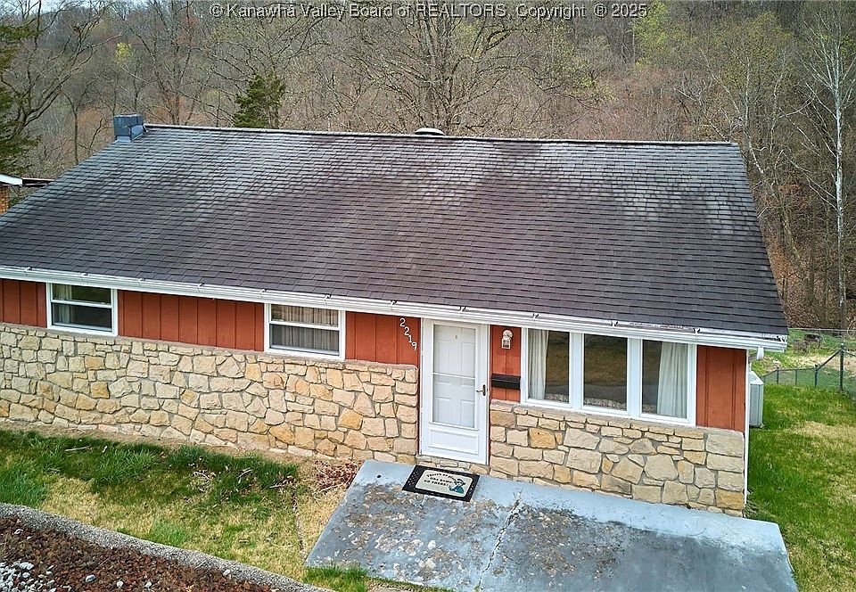 1st image of 2219 Lilly Dr
