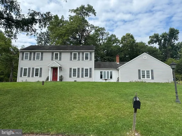 8 Holly Dr, New Cumberland, PA 17070