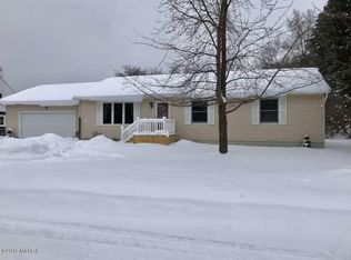 909 Pine St, Ludington, MI 49431