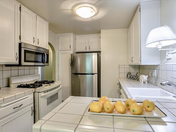 4th image of 1073 Alta Mira Dr APT B