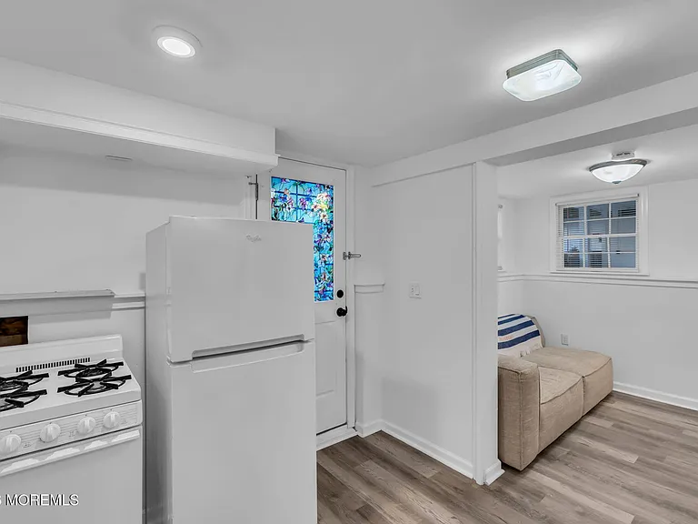 55 Beach Front — Photo 32