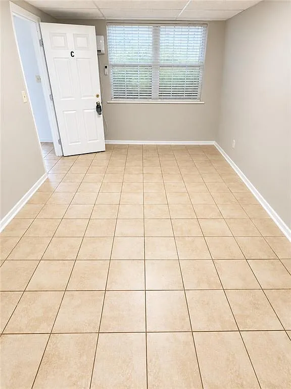 220 Sandy Springs Pl — Photo 4