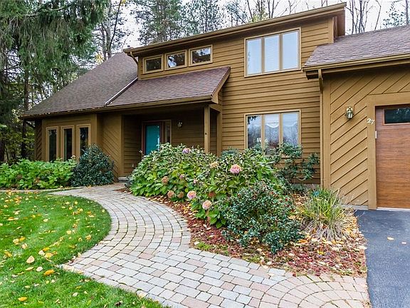 3rd image of 27 Pond Valley Cir