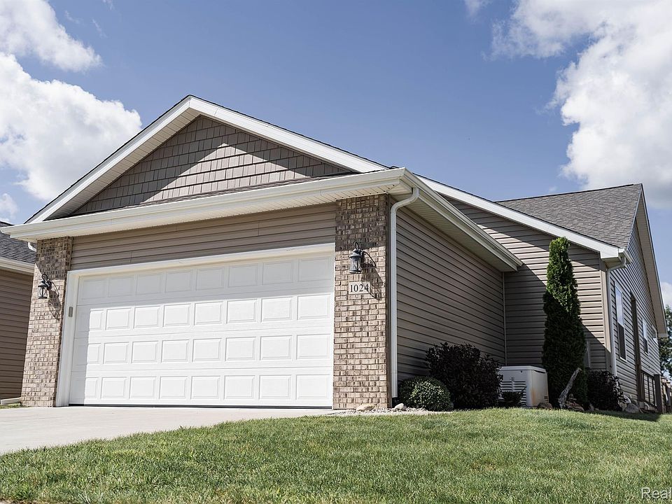 1st image of 1024 Foxglove Ln