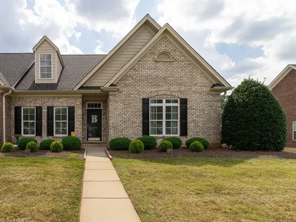 1430 Crestlawn Trl, Pfafftown, NC 27040