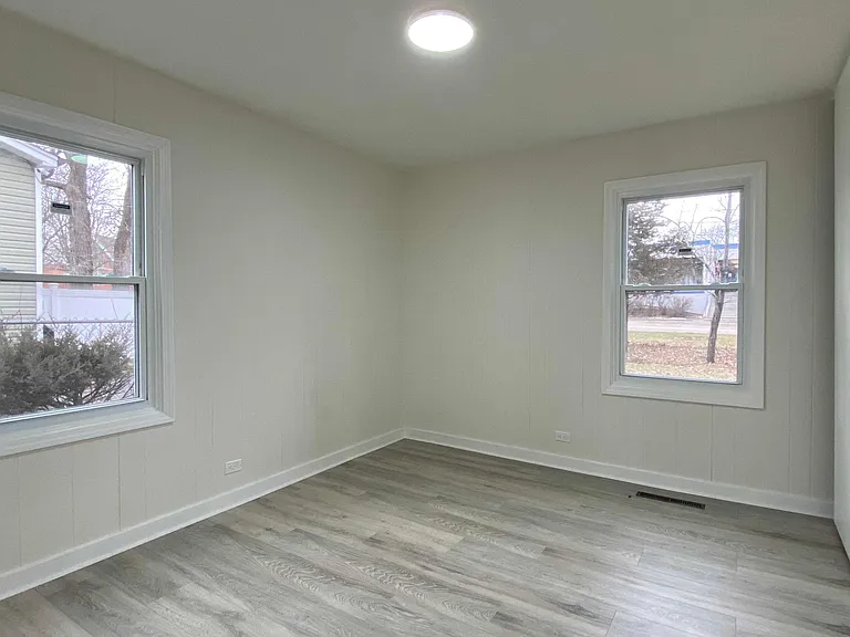 4 E Pine St — Photo 8