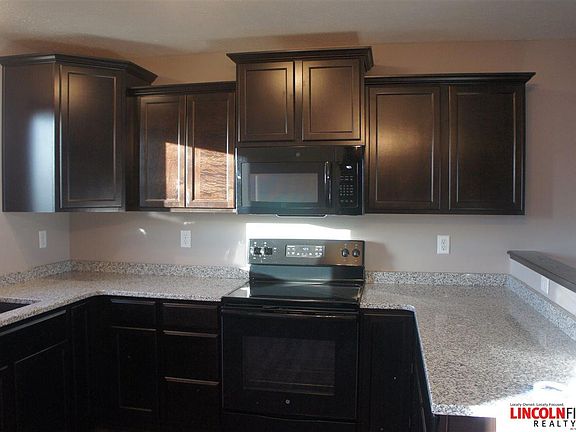 4th image of 1521 Derek Ave