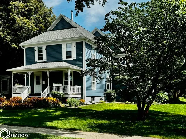 1124 Elm St, Grinnell, IA 50112