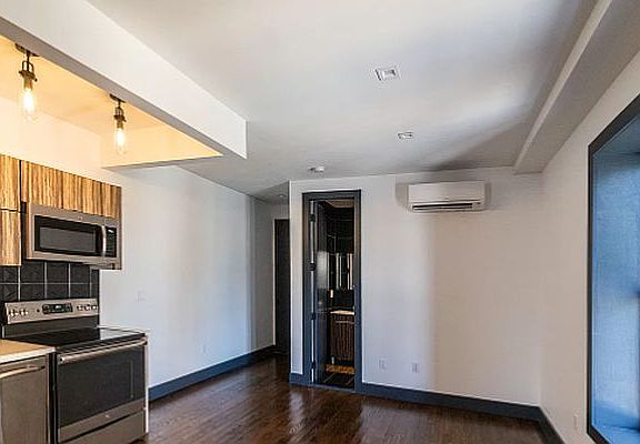 2nd image of 534 Jackson Ave #4B