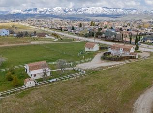 21317 Woodford Tehachapi Rd, Tehachapi, CA 93561