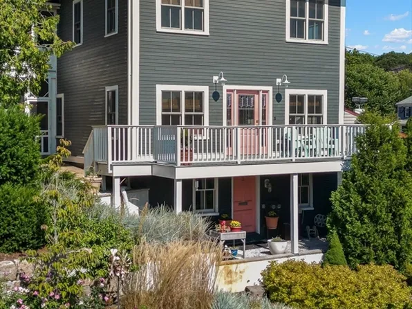 3 Bennett St, Manchester, MA 01944