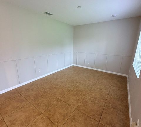 3rd image of 535 Meadow Rd