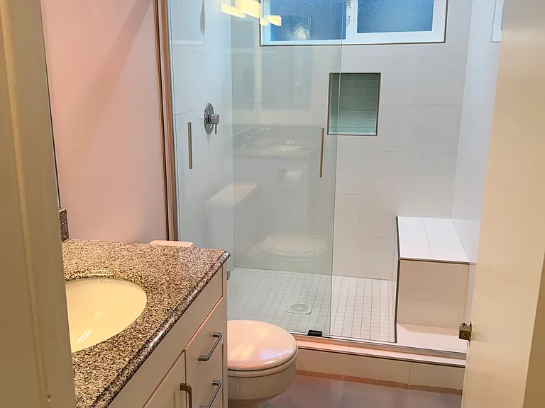 2250 N Beachwood Dr #203 — Photo 13