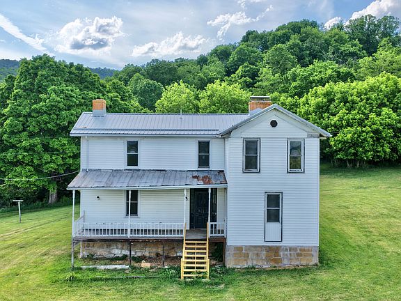 3rd image of 725 Old Spruce Rd