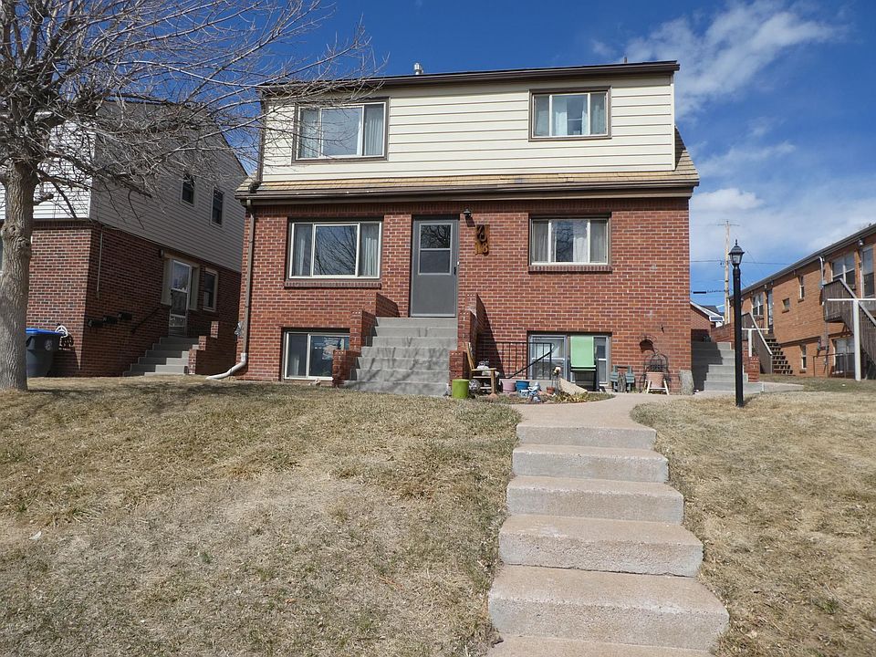 outside front door (middle apartment)