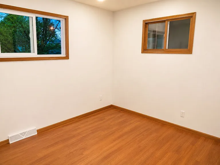 1220 S 12th Ave — Photo 6
