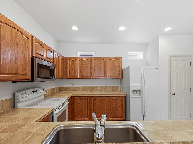 7601 Rushmore Way NE — Photo 18