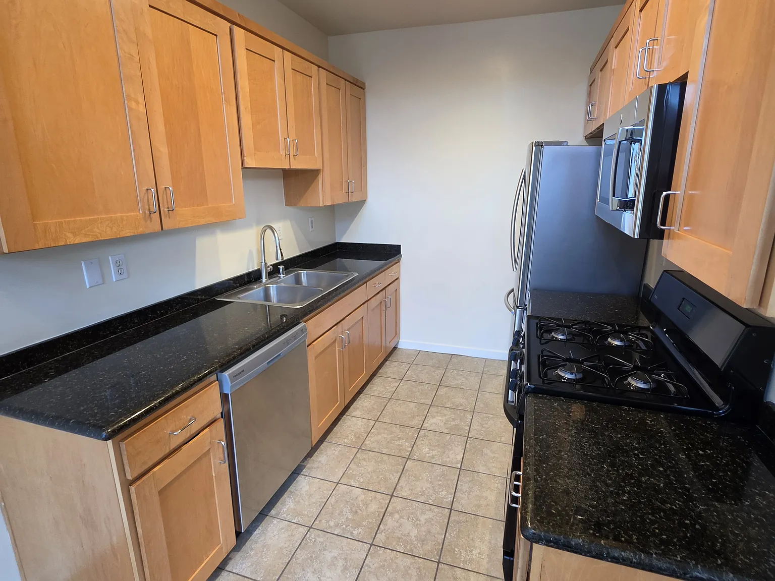 900 N Croft Avenue — Photo 3