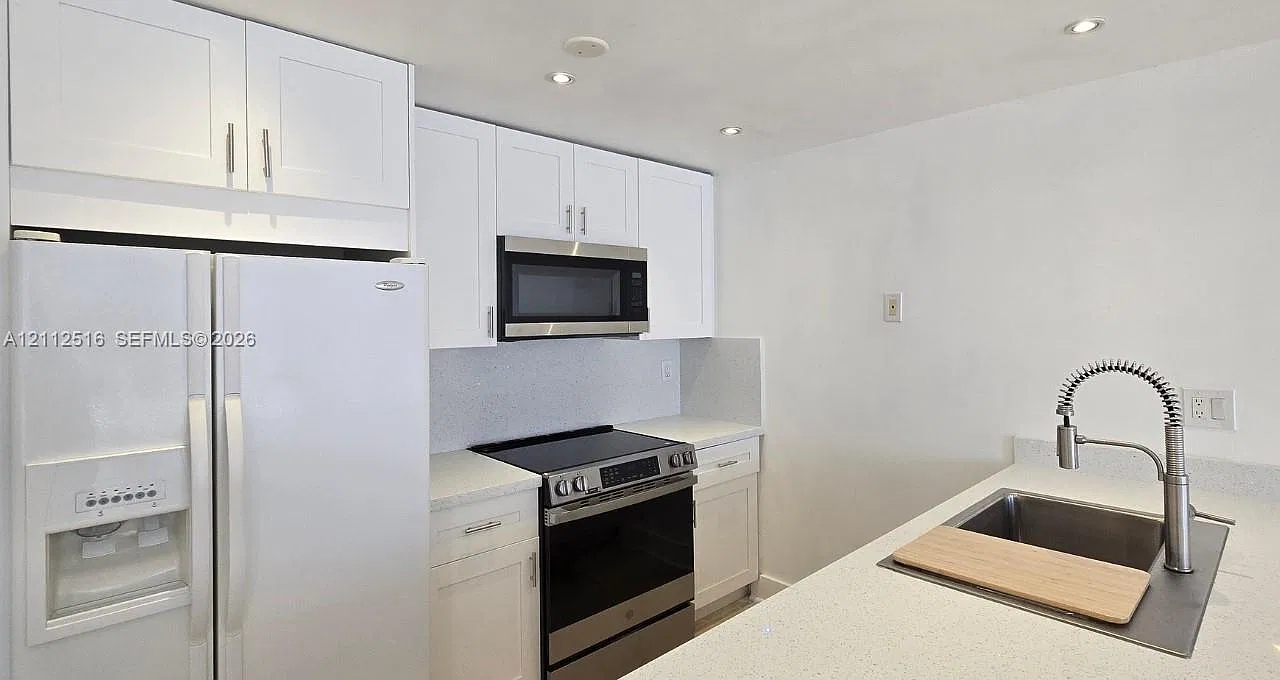 Charter Club Condo — Photo 2