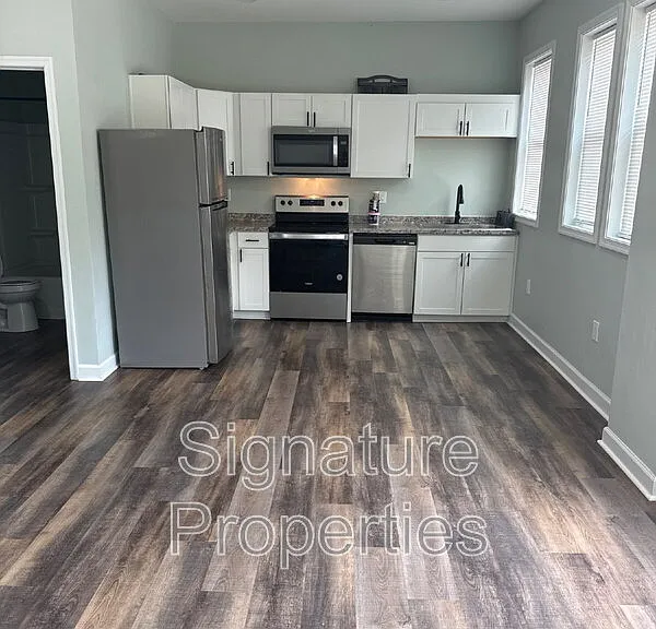 2711 Detroit St #4 — Photo 9