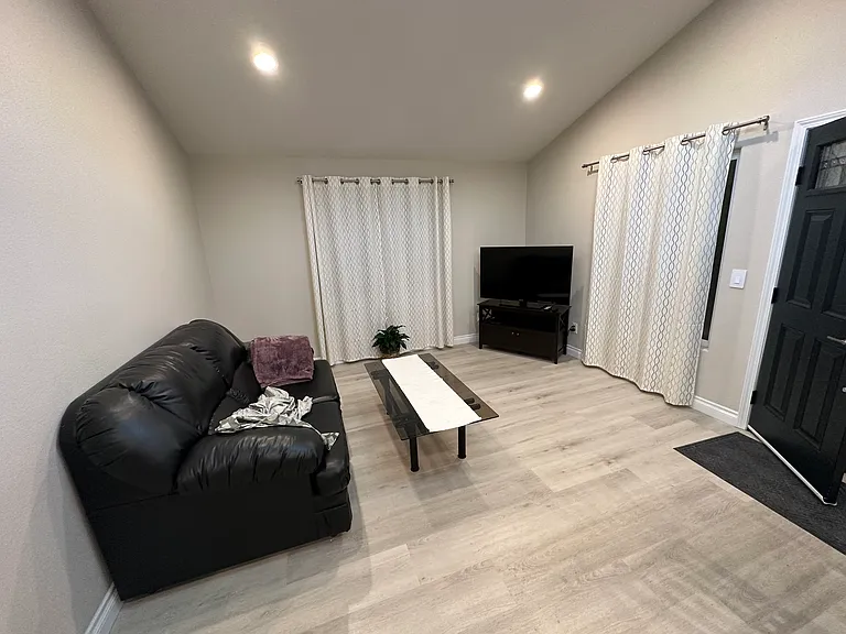 2292 S Park Ave — Photo 11