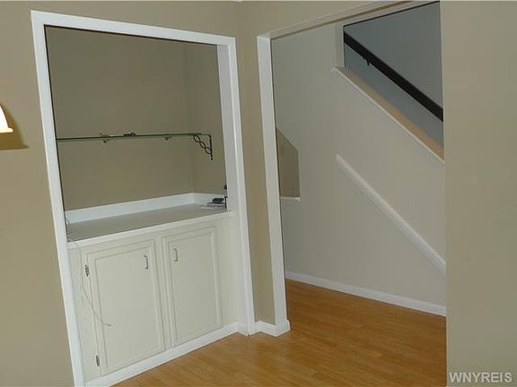5th image of 203 Charlesgate Cir