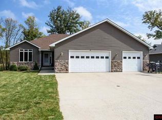 105 Goldfinch Ct, Mankato, MN 56001