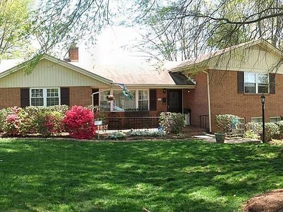 1st image of 311 Oakwood Cir