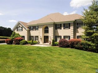 18 Jarombek Dr, Towaco, NJ 07082