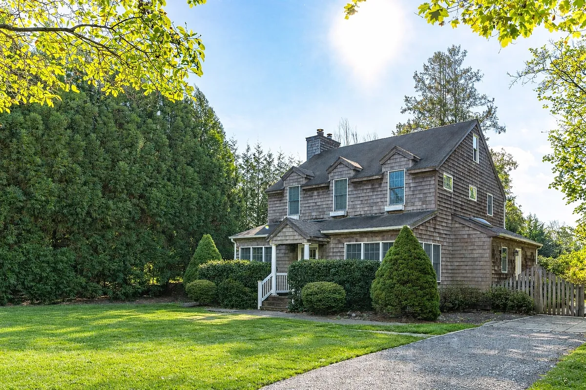 Building Photo - 45 Quogue St