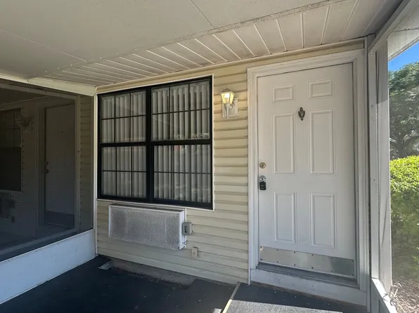Limited Special: Lease By 9/31 And Get Half Of Your First Full Month Rent Free, 4249 E Michigan St, Orlando, FL 32812