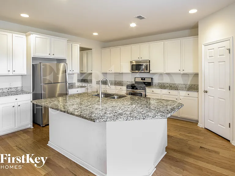 318 Beachgrass Ln — Photo 6