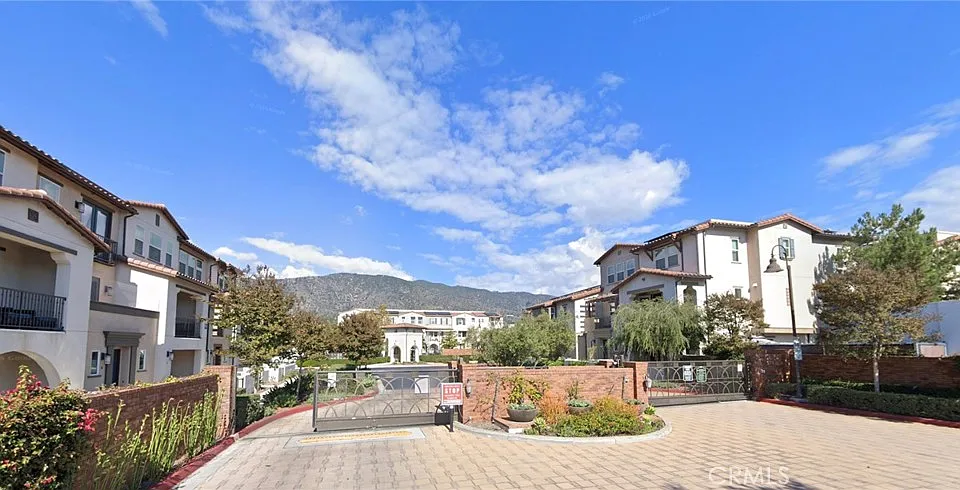 621 W Foothill Blvd